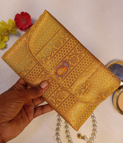 Sunehri Paisley Handcrafted Clutch