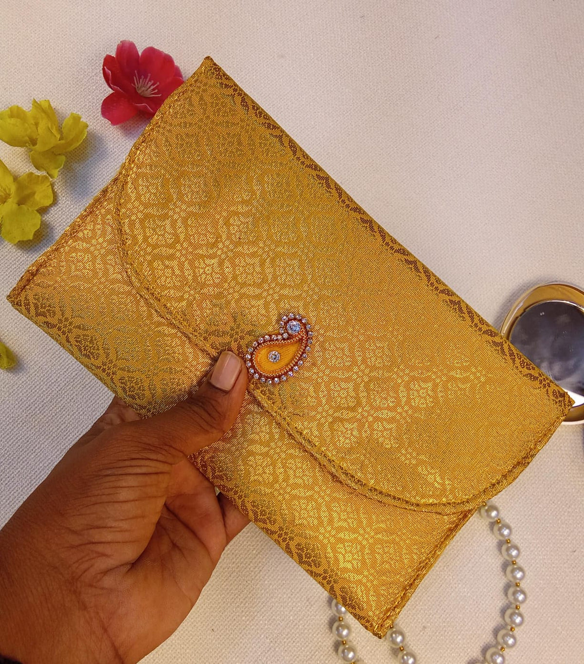 Sunehri Noor Handcrafted Clutch